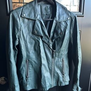 Woman’s cropped jacket